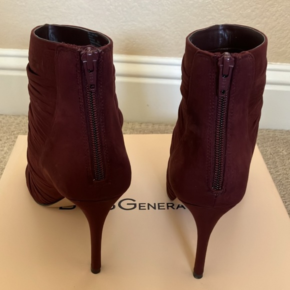 BCBGeneration EUC burgundy suede open toe booties. - Picture 3 of 6